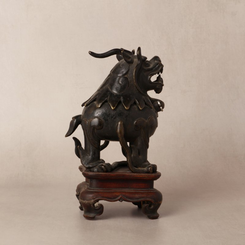 明 銅甪端爐 | A Chinese bronze 'luduan' incense burner, Ming dynasty - 图17