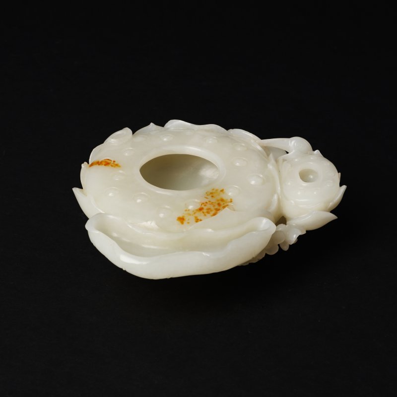 清十九世紀 玉雕雙蓮蓬擺件 | A large Chinese celadon 'lotus pod' jade group, 19th century