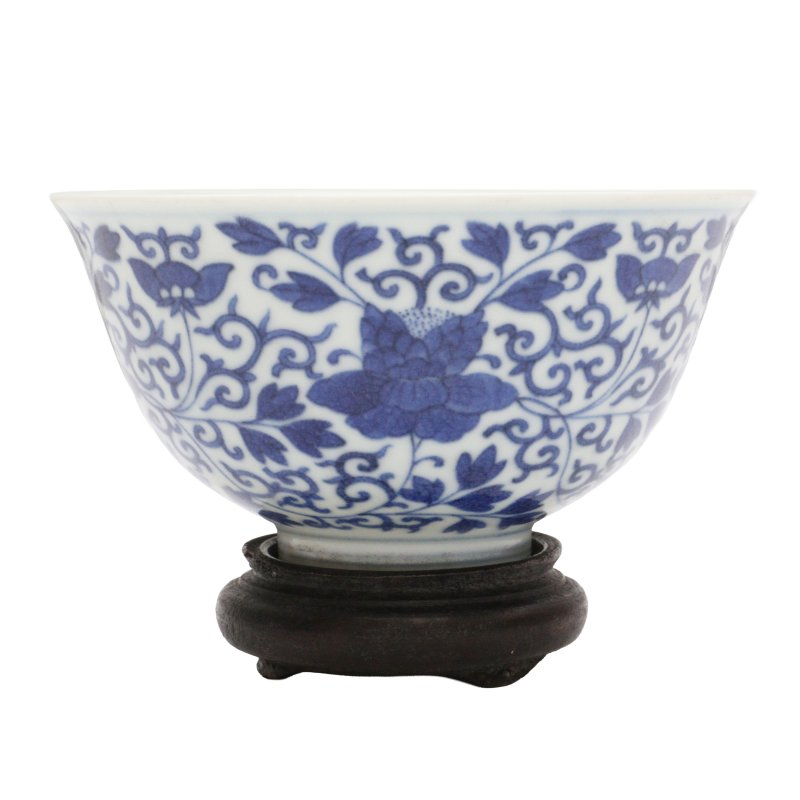 或為清道光 青花纏枝花卉紋盌《大清道光年製》款 | A Chinese blue and white 'floral' bowl, Daoguang mark and possibly of the period