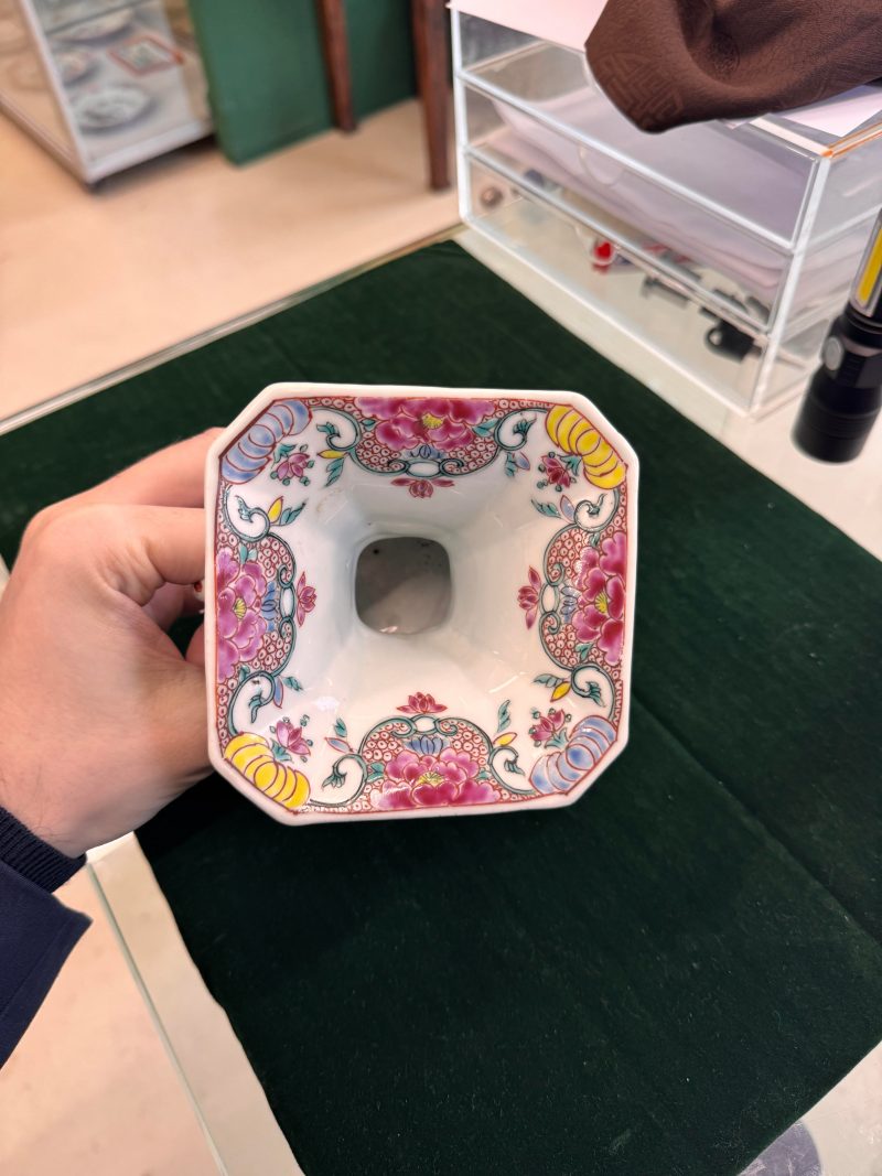 清雍正 粉彩花卉紋渣斗 | Santos Collection | A Chinese export famille-rose 'floral' spittoon, Qing dynasty, Yongzheng period - 图8