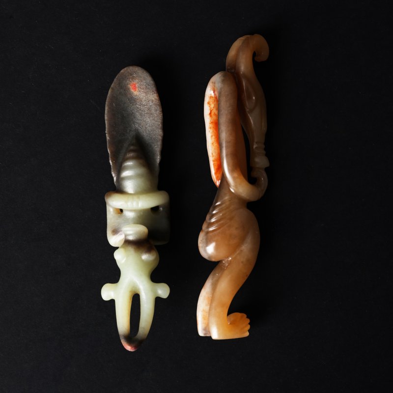 二十世紀 仿新石器時代風格玉人像一組兩件 | Two Neolithic-style jade figures, 20th century - 图2