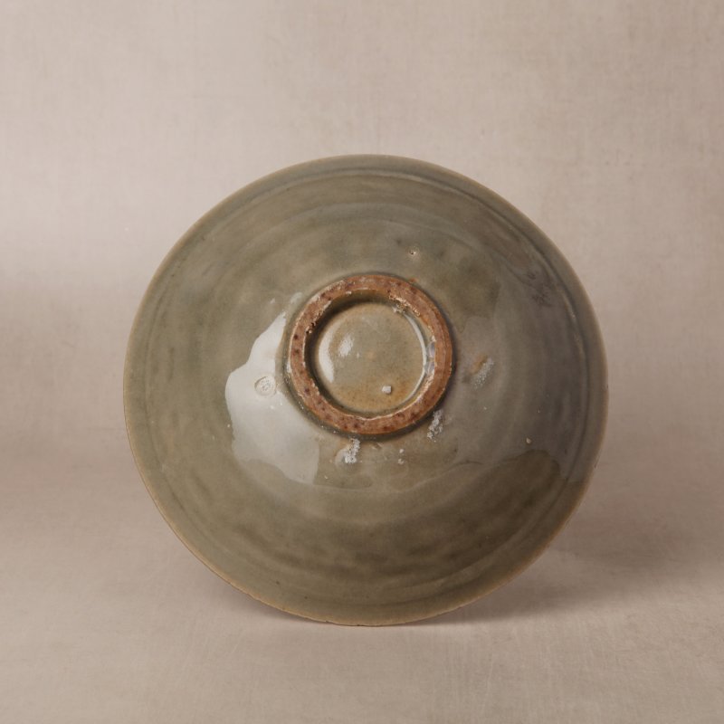 北宋 耀州窯青釉刻花牡丹紋盌 | Santos Collection | A Chinese Yaozhou celadon 'peony' bowl, Northern Song dynasty - 图2