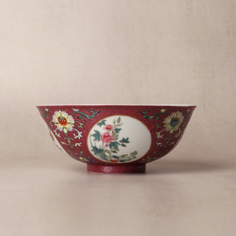清道光 胭脂紅地軋道開光粉彩花卉紋盌 《大清道光年製》款 | Santos Collection | A fine Chinese ruby-ground sgraffiato 'medallion' bowl, Qing dynasty, Daoguang mark and period - 图15