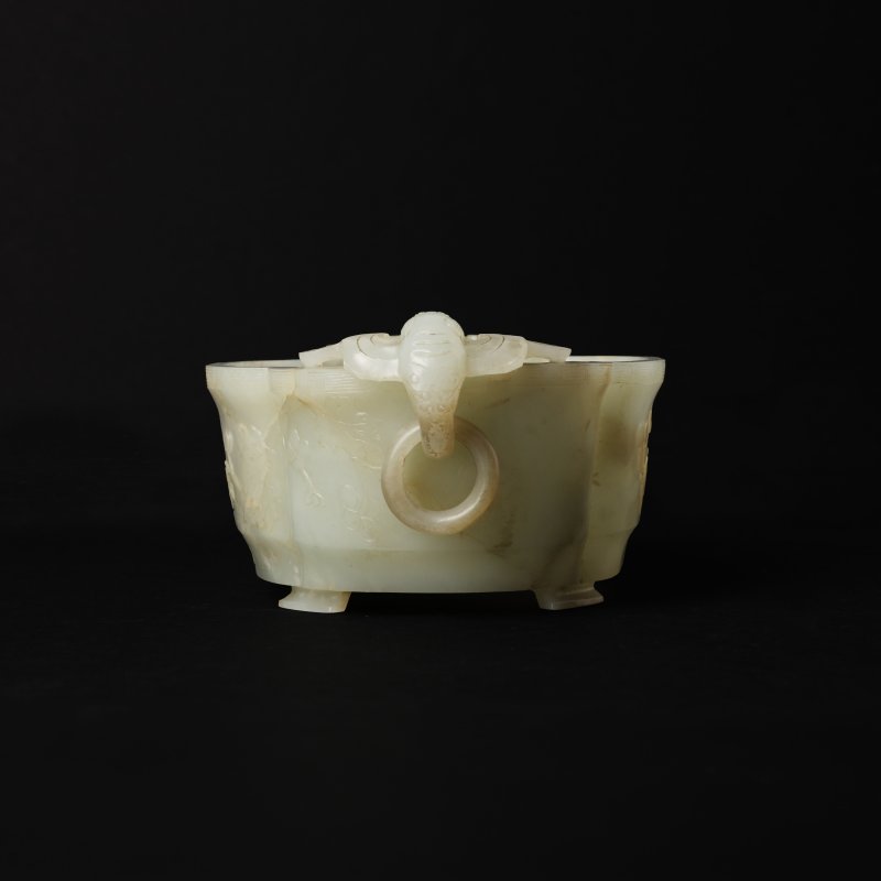 清十九世紀 青玉花卉紋活環洗 | A Chinese celadon jade 'floral' marriage bowl, Qing dynasty, 19th century - 图2