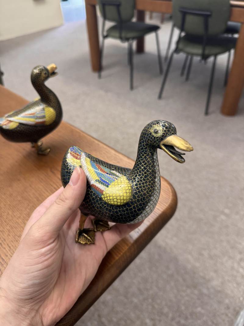清十八世紀 掐絲琺瑯銅鍍金寶鴨像一對 | A pair of Chinese cloisonné enamel and gilt-bronze duck figures, Qing dynasty, 18th century - 图15