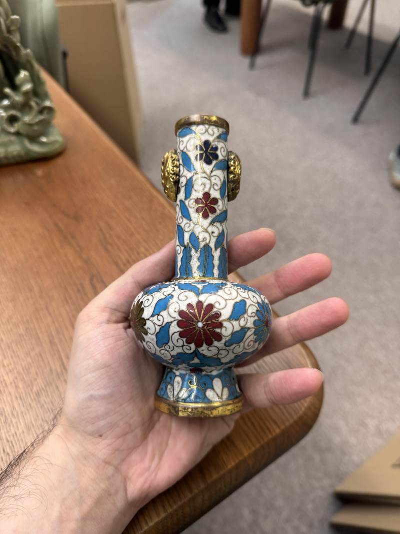 明十六/十七世紀 掐絲琺瑯掐絲菊紋銅胎鎏金瓶 《景泰年製》款 | A Chinese cloisonné enamel and gilt-bronze 'chrysanthemum' vase, Ming dynasty, 16th/17th century - 图18