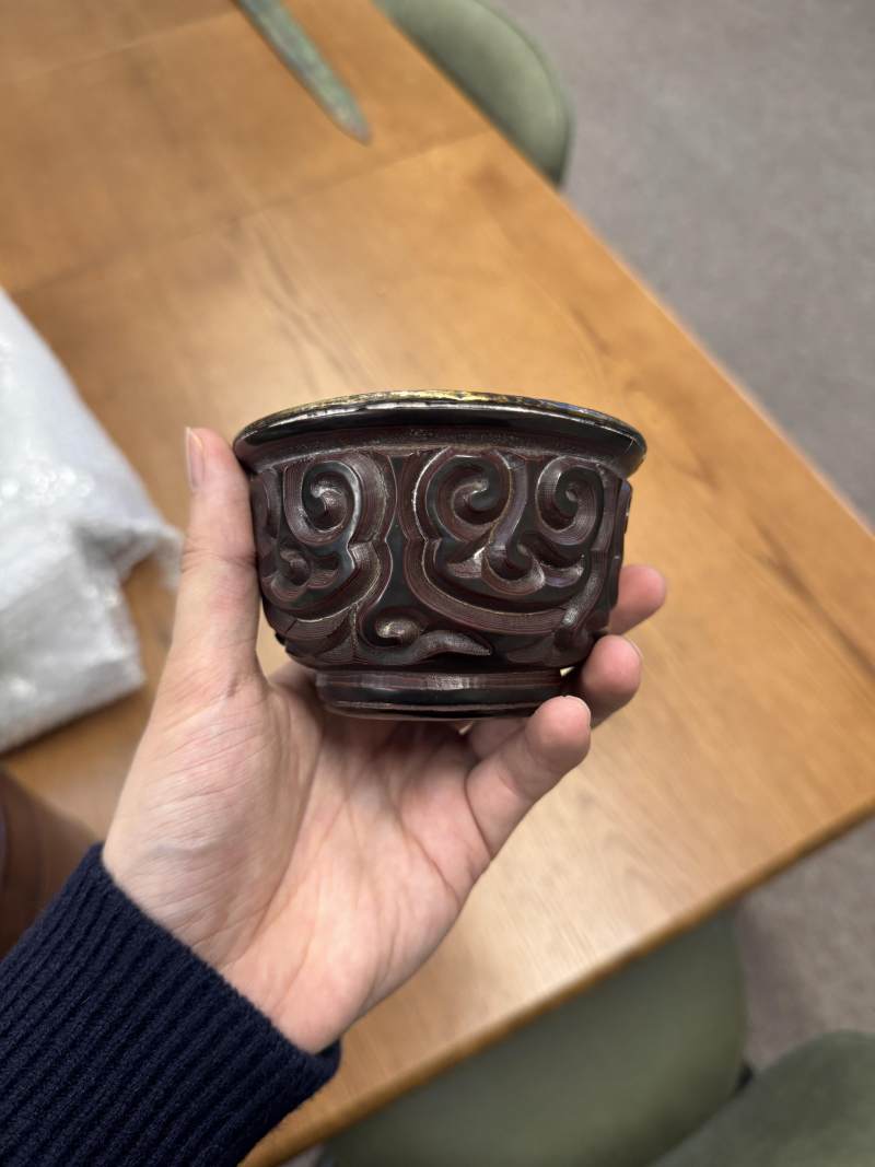 元/明 剔犀花卉紋盃一對 | A rare pair of Chinese 'tixi' lacquer cups, Yuan/Ming dynasty - 图31