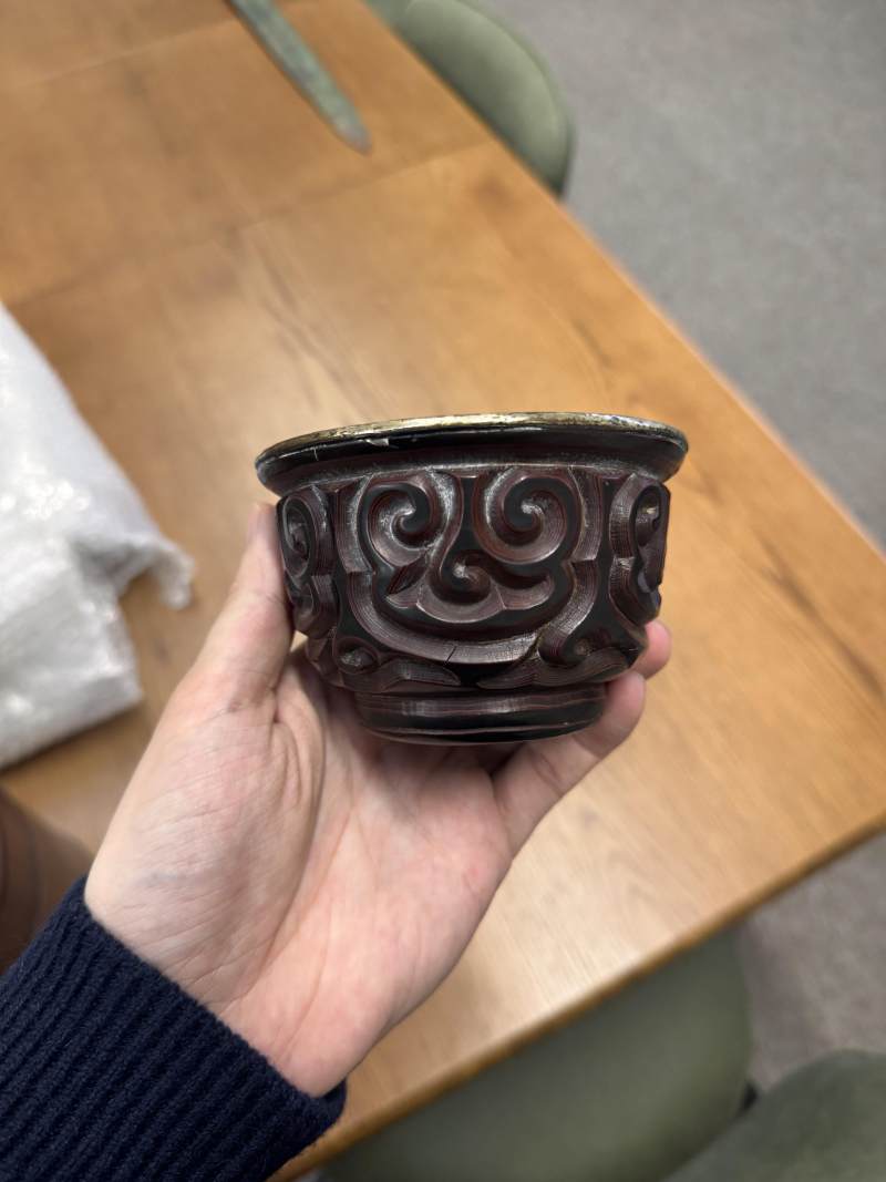 元/明 剔犀花卉紋盃一對 | A rare pair of Chinese 'tixi' lacquer cups, Yuan/Ming dynasty - 图21