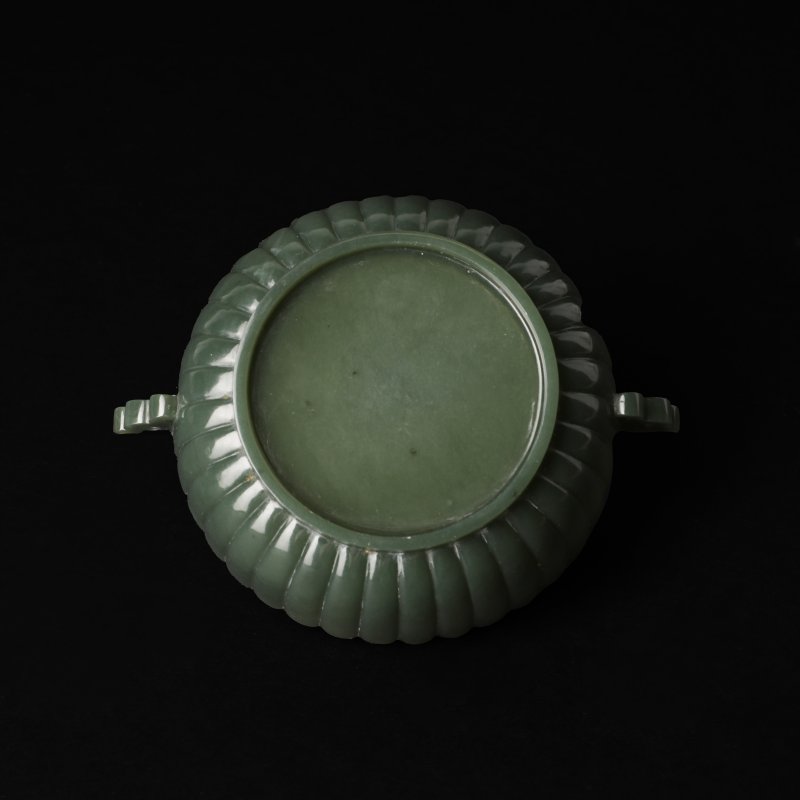 晚清 痕都斯坦式玉菊瓣紋雙耳碗 | A Chinese Mughal-style jade 'chrysanthemum' twin-handled bowl, late Qing dynasty - 图3