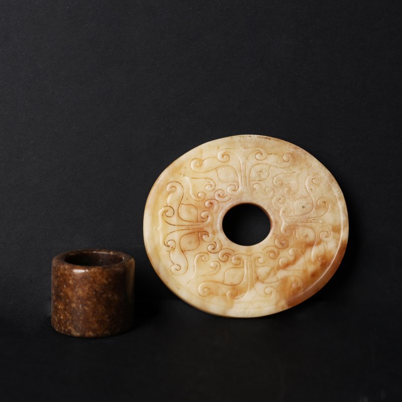二十世紀 仿古玉器一組兩件 | Two Chinese archaistic jades, 20th century - 图2