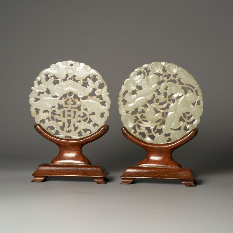 晚清 青白玉鏤雕⌈和合二仙⌋、⌈吉慶有餘⌋牌二枚 及座 | TWO RETICULATED GREENISH WHITE JADE PLAQUES - 图1