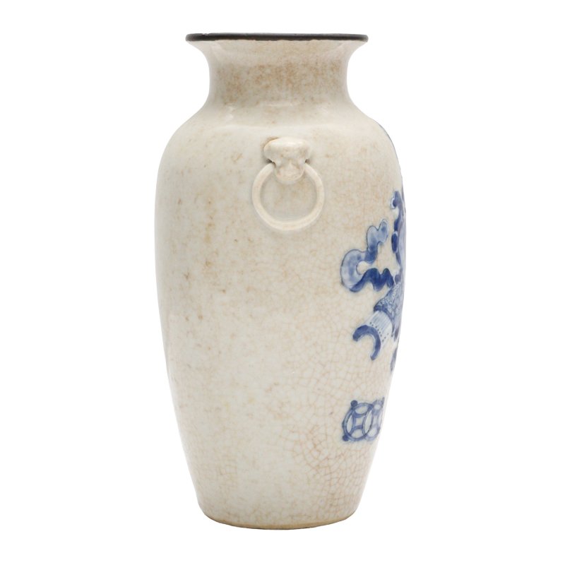 清十九世紀 青花哥釉博古圖瓶 《雍正年製》款 | A Chinese blue and white crackle-glazed vase, Qing dynasty, 19th century - 图4
