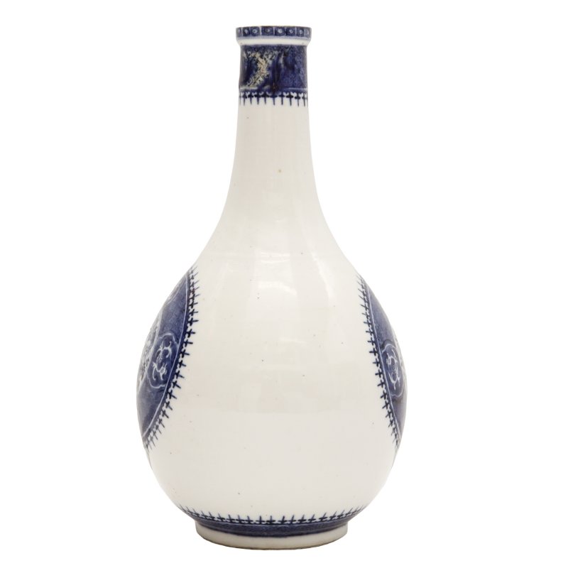 清十八世紀 青花費茲休圖紋長頸瓶 | A Chinese export blue and white 'Fitzhugh' bottle vase, Qing dynasty, 18th century - 图2