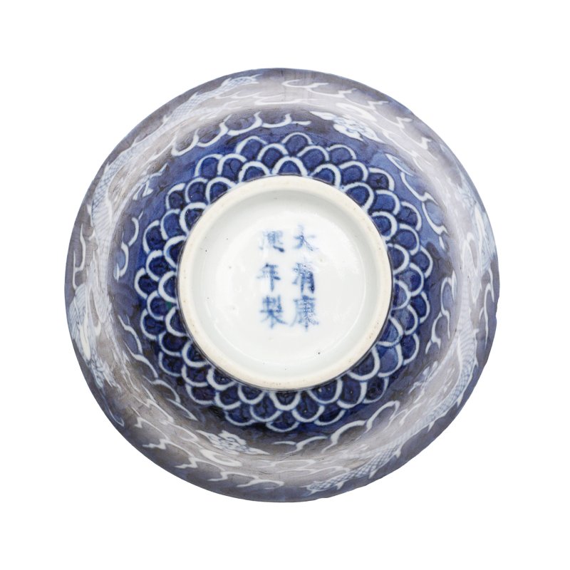 清十九世紀 青花雲龍紋盌 一組兩件 | Two Chinese blue and white 'dragon' bowls, Qing dynasty, 19th century - 图5