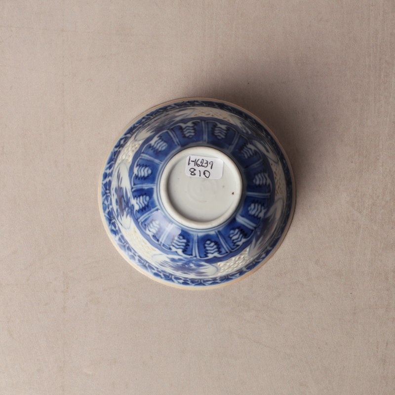 明崇禎 青花花卉紋玲瓏鏤空盌 | Santos Collection | A Chinese blue and white reticulated 'linglong' bowl, Ming dynasty, Chongzhen period - 图8