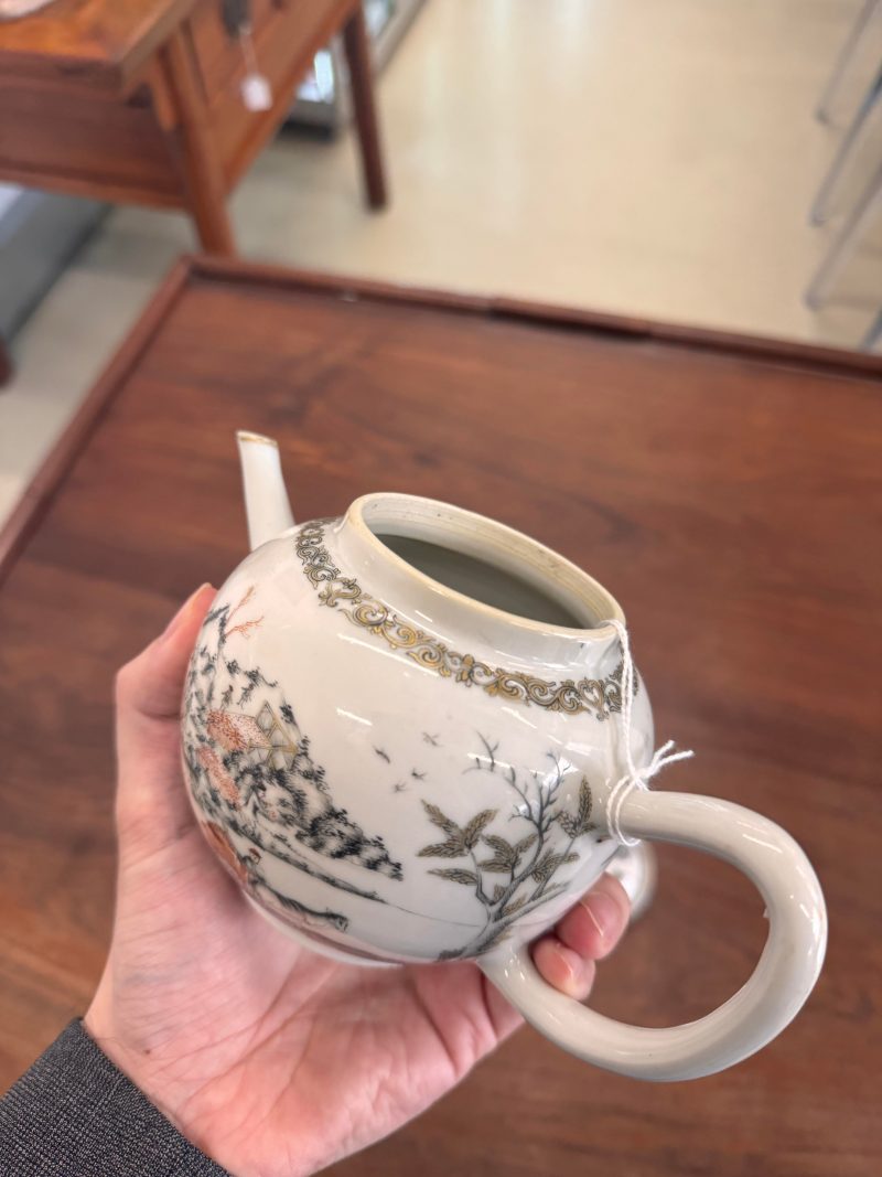 清乾隆 墨彩高粱收穫圖蓋壺 | Santos Collection | A rare Chinese export en-grisaille 'sorghum harvesting' teapot, Qing dynasty, Qianlong period - 图44