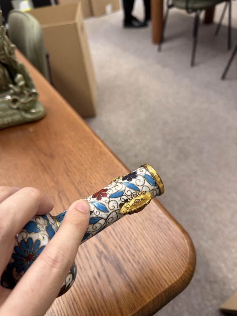 明十六/十七世紀 掐絲琺瑯掐絲菊紋銅胎鎏金瓶 《景泰年製》款 | A Chinese cloisonné enamel and gilt-bronze 'chrysanthemum' vase, Ming dynasty, 16th/17th century - 图8