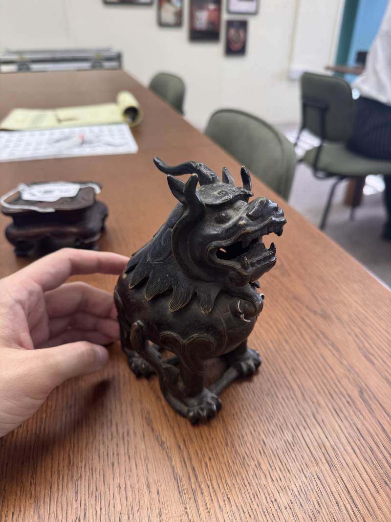 明 銅甪端爐 | A Chinese bronze 'luduan' incense burner, Ming dynasty - 图6