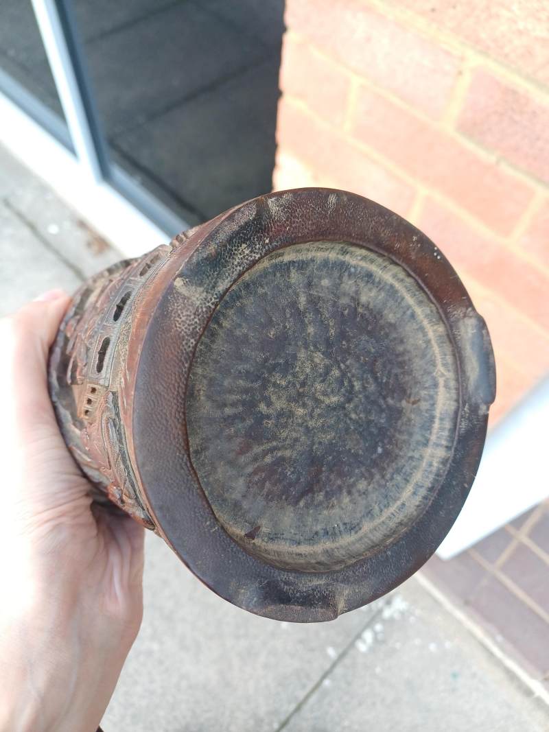清十八世紀 竹雕鹿順回園圖筆筒《其吉作》款 | A Chinese carved bamboo 'Lushun Huiyuan' brush pot, bitong, Qing dynasty, 18th century - 图4