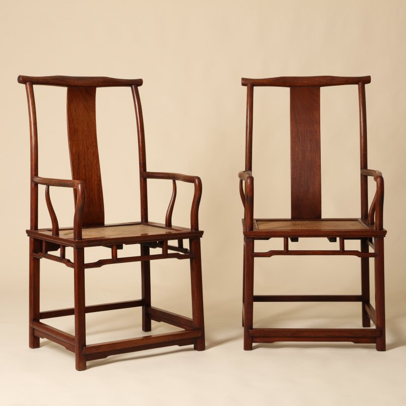 清十八世紀 花梨木四出頭官帽椅一對 | Ulrich Hausmann Collection | A pair of Chinese huali 'official's hat' yoke-back armchairs, sichutou guanmaoyi, Qing dynasty, 18th century - 图4