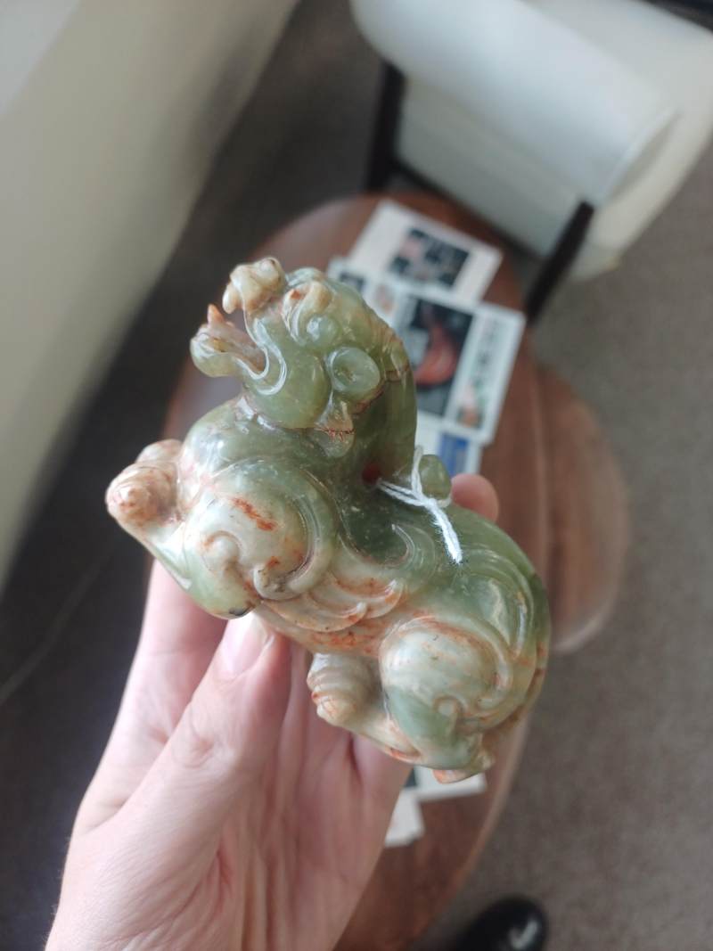 二十世紀 青玉帶皮瑞獸擺件 | A Chinese celadon and russet jade 'mythical beast' carving, 20th century - 图21