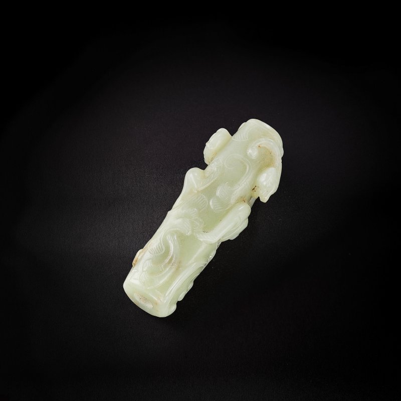 明 青玉仿古螭龍紋管形器 | A JADE 'CHILONG' ARCHAISTIC TUBE - 图2