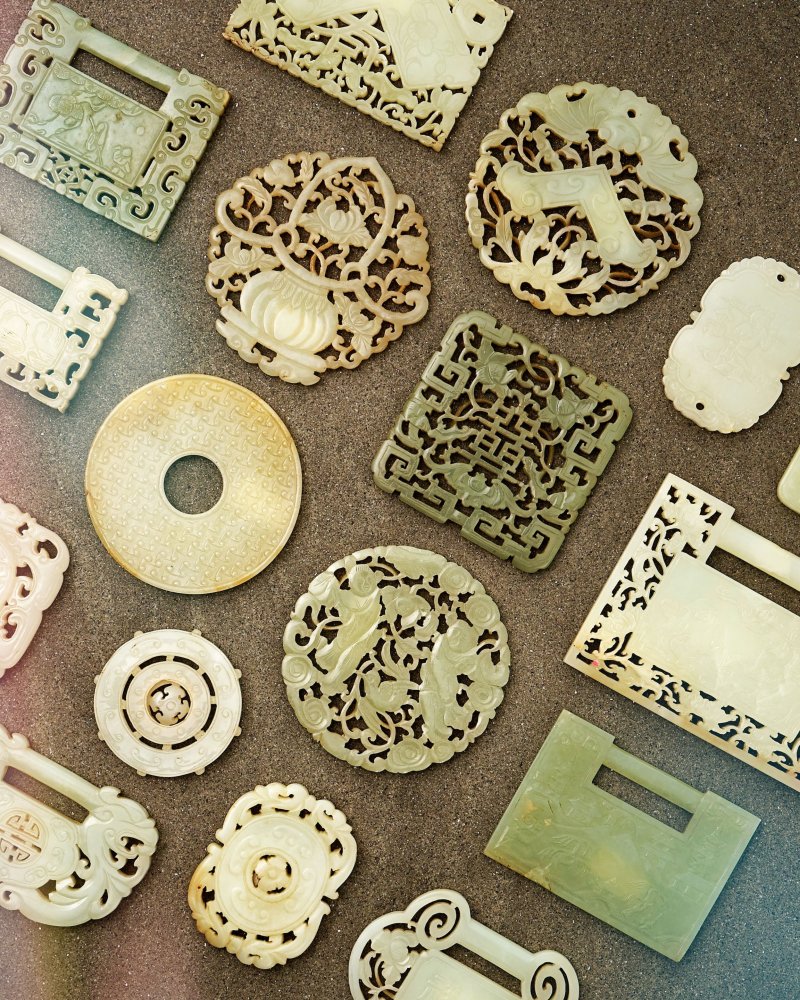 BRUCE FAMILY COLLECTION II Chinese jade, snuff bottles, and scholar's objects