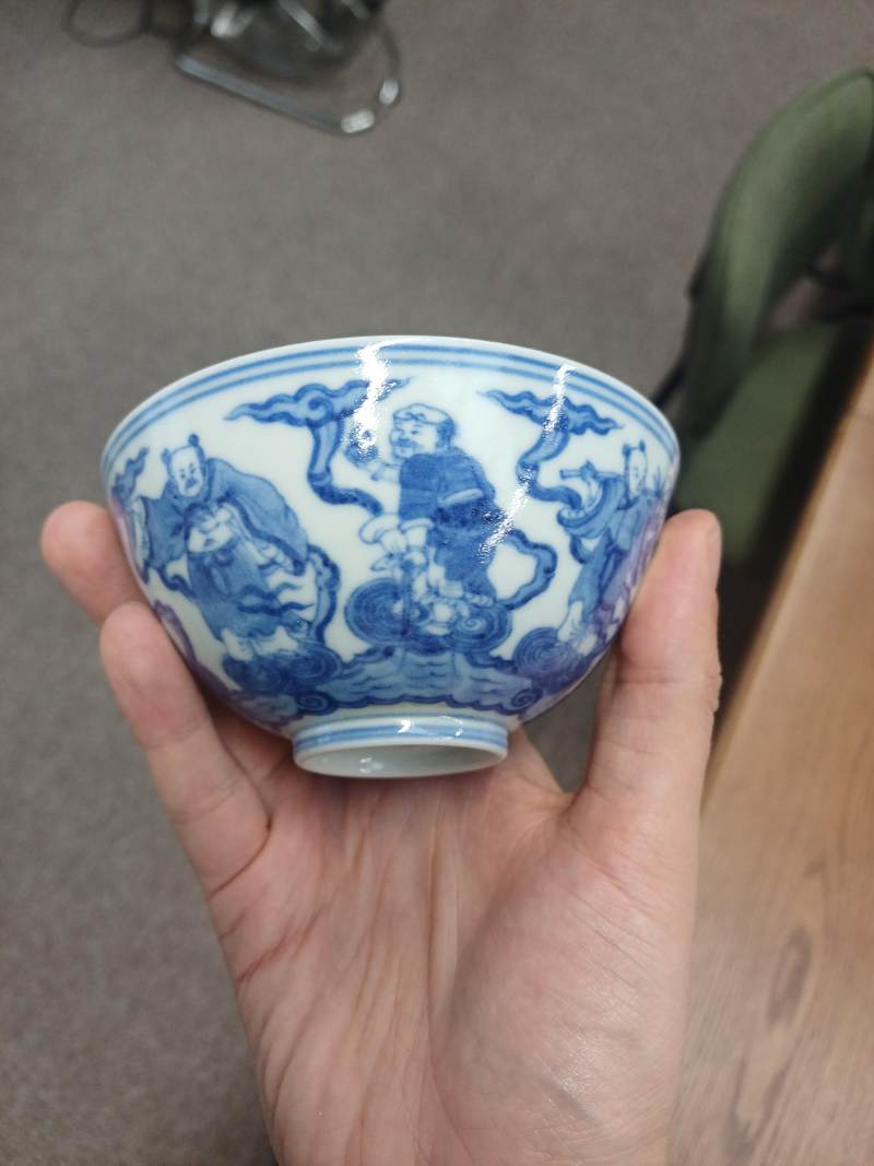 清同治 青花八仙過海圖盌 《大清同治年製》款 | A Chinese blue and white 'Eight Daoist Immortals' bowl, Qing dynasty, Tongzhi period - 图9