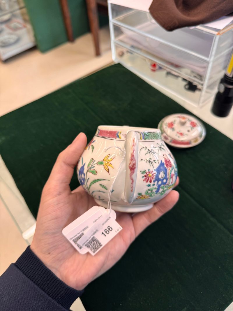 清乾隆 粉彩花卉紋蓋壼 | Santos Collection | A Chinese famille-rose 'floral' teapot, Qing dynasty, Qianlong period - 图18