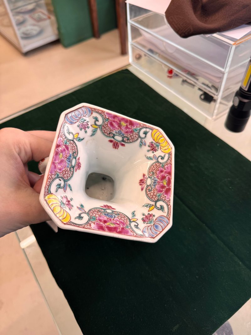 清雍正 粉彩花卉紋渣斗 | Santos Collection | A Chinese export famille-rose 'floral' spittoon, Qing dynasty, Yongzheng period - 图9