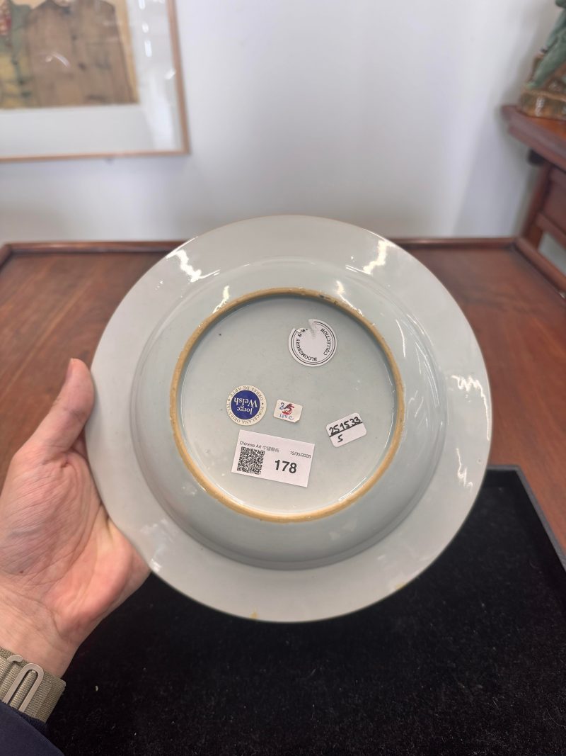清雍正 粉彩壽鹿圖紋盤 | A Chinese famille-rose 'deer' dish, Qing dynasty, Yongzheng period - 图16