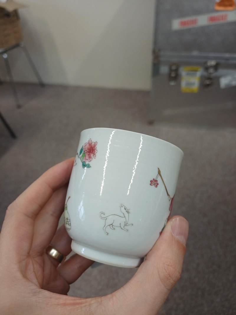 清乾隆 粉彩庭院嬰戲圖盃 | A Chinese export famille-rose 'boys and dogs' coffee cup, Qing dynasty, Qianlong period - 图13