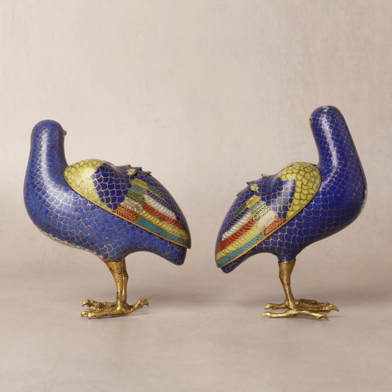 清十八世紀 掐絲琺瑯銅鍍金鵪鶉式香爐一對 | A pair of Chinese cloisonné enamel and gilt-bronze quail-form censers, Qing dynasty, 18th century - 图4