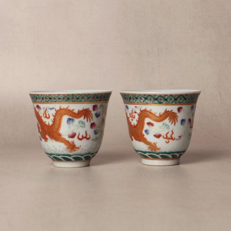 清宣統 粉彩描金龍紋盃一對 《大清宣統年製》款 | Santos Collection | A pair of Chinese famille-rose gilt-decorated 'dragon' cups, Xuantong marks and of the period - 图12