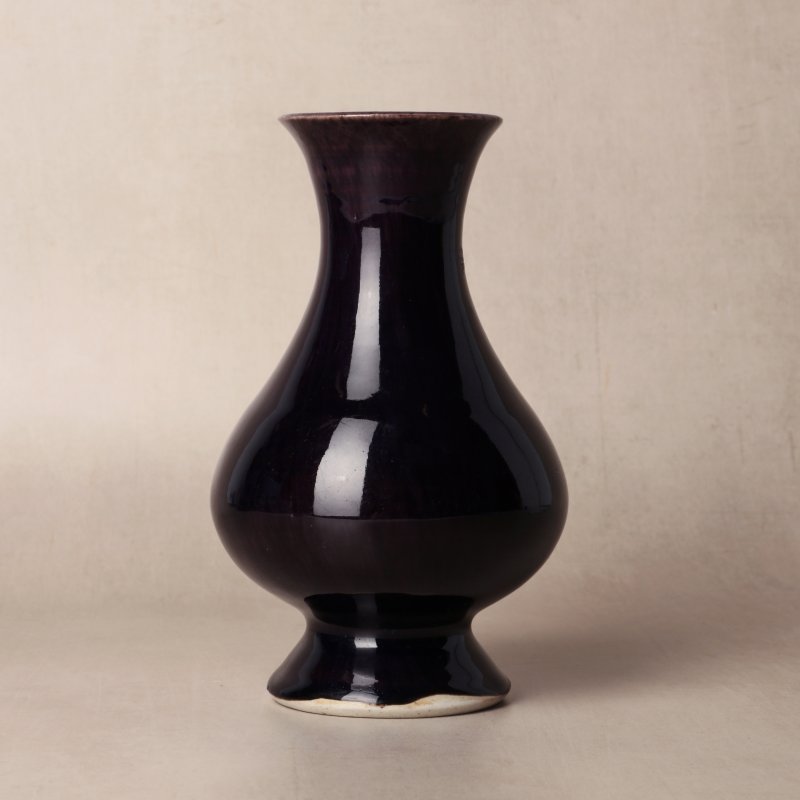 十七世紀 紫釉瓶 | Santos Collection | A Chinese monochrome aubergine-glazed vase, 17th century