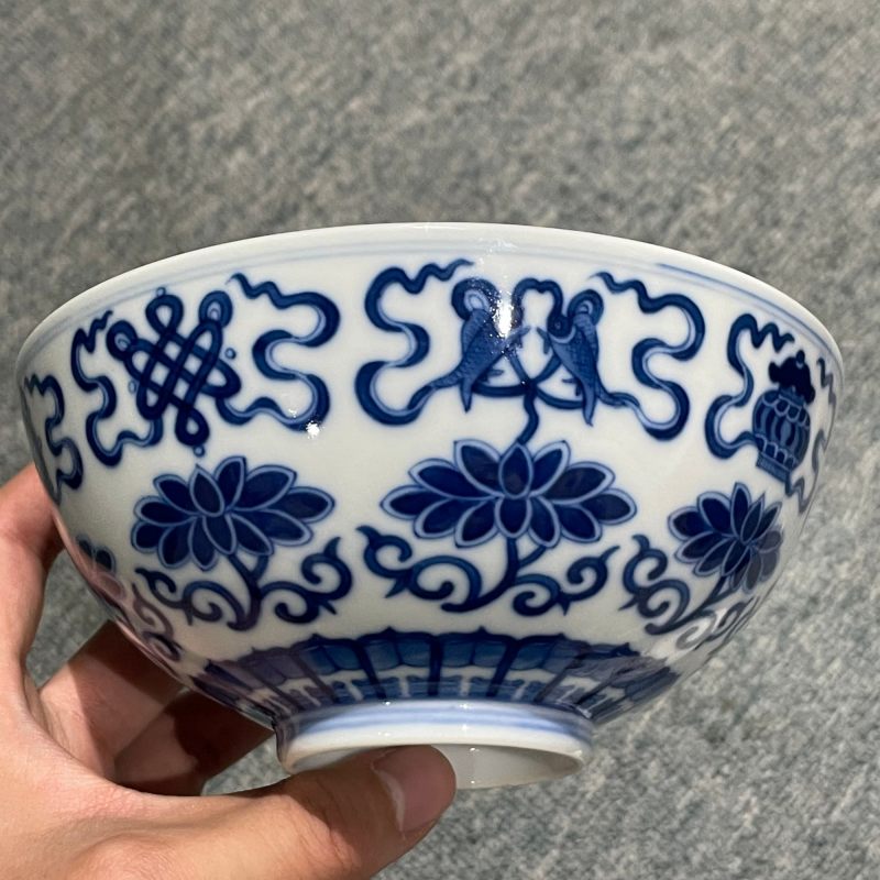 清光绪 青花缠枝莲托八宝纹碗 - 图9
