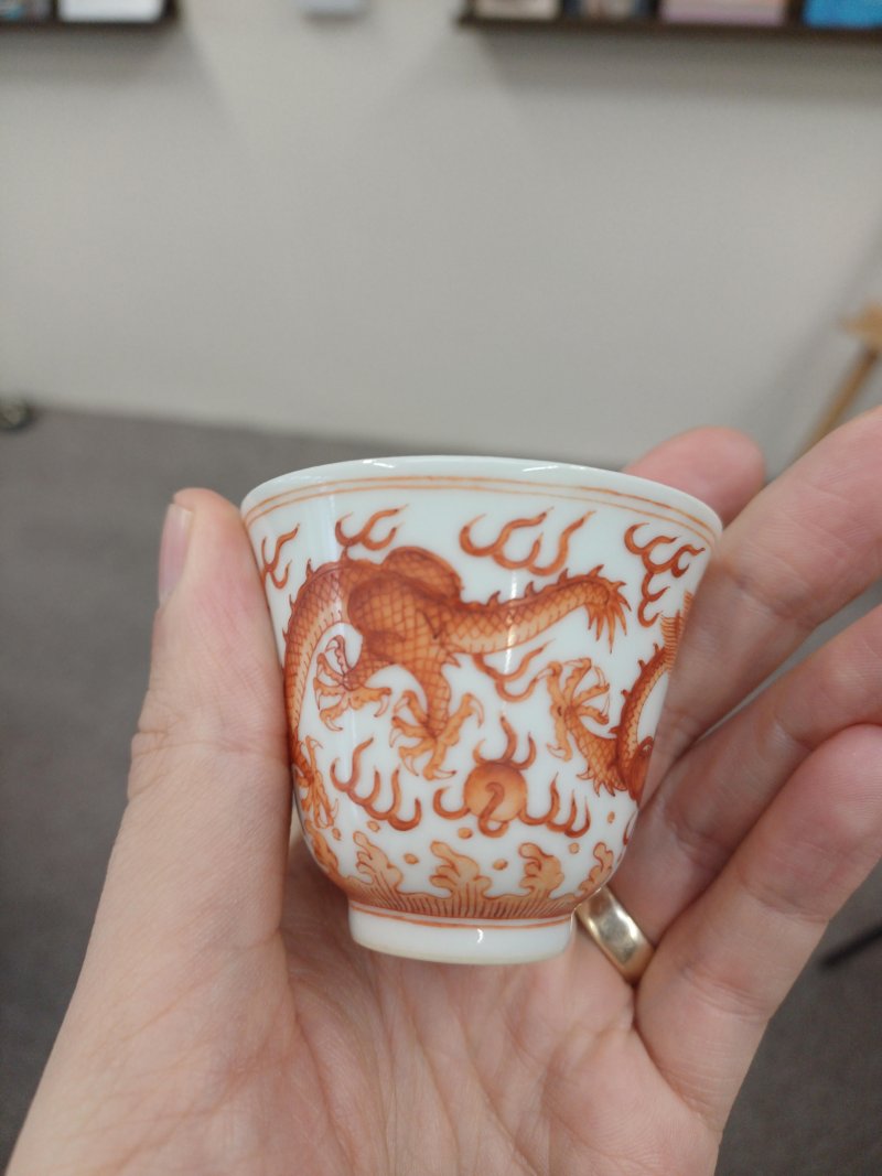 清光緒 礬紅彩龍紋酒盃一對 《大清光緒年製》款 | Santos Collection | A pair of Chinese iron-red-decorated 'dragon' wine cups, Qing dynasty, Guangxu marks and period - 图5