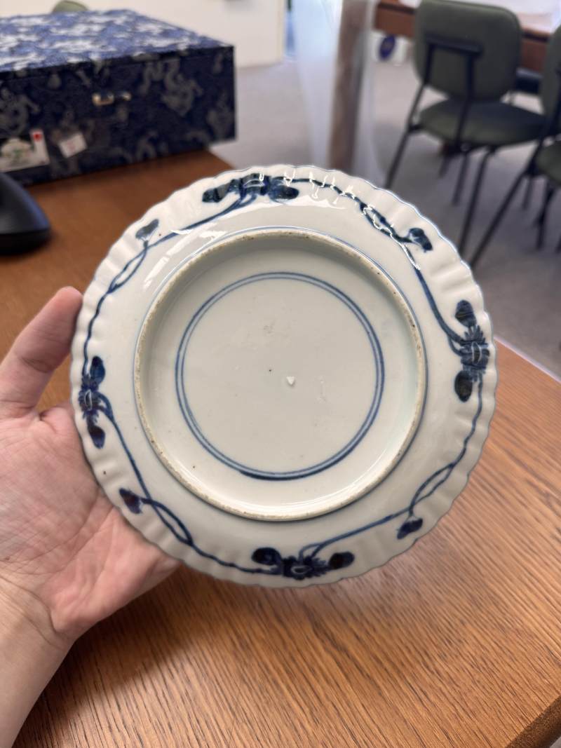 明天啟 青花古染付瑞兔圖菱花口盤 | Santos Collection | A Chinese blue and white kosometsuke 'hare' foliate dish, Ming dynasty, Tianqi period - 图9