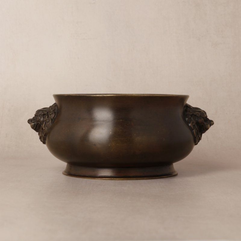 清十八至十九世紀 銅獅耳爐 《許氏聖威家藏》款 | A Chinese bronze bombé censer, Qing dynasty, 18th-19th century - 图13