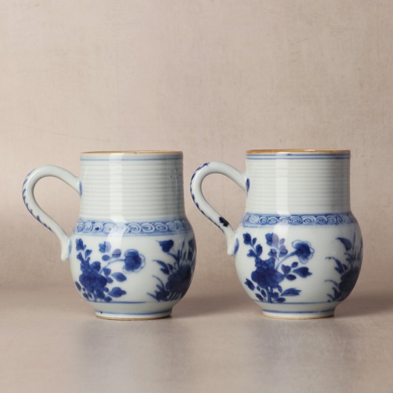 清康熙 青花荷塘圖馬克盃 | Santos Collection | A group of Chinese export blue and white 'lotus pond' mugs, Qing dynasty, Kangxi period - 图10