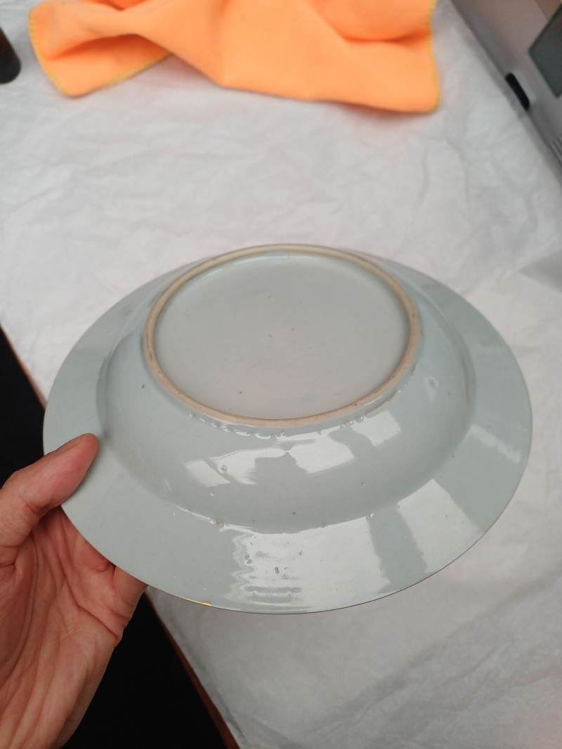 清乾隆 約1745年 粉彩紋章圖盤一組四件 | Four fine and rare Chinese export armorial soup bowls, Qing Dynasty, Qianlong Period, circa 1745 - 图27