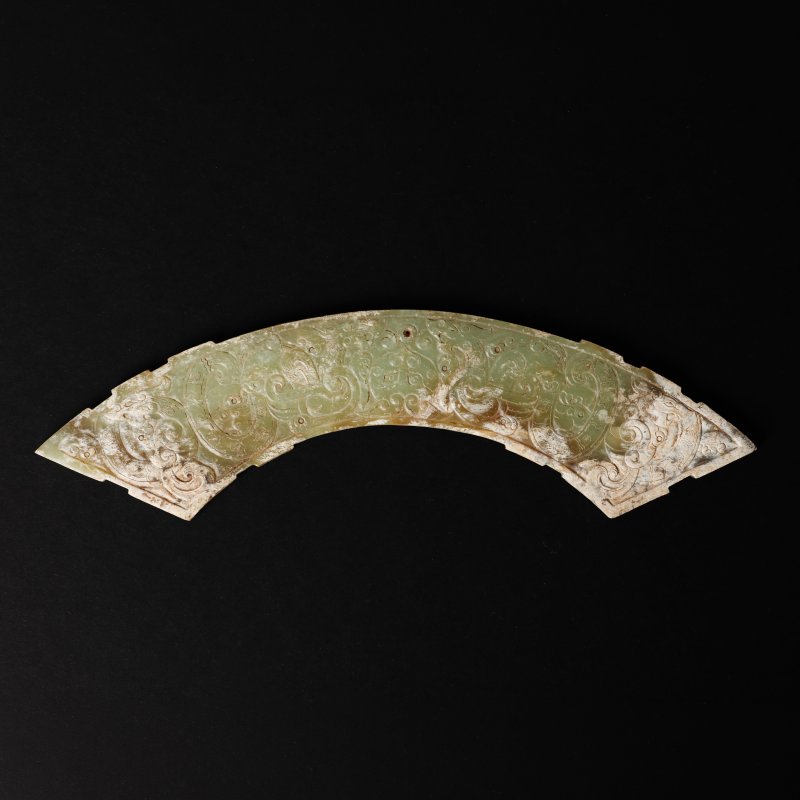 十九/二十世紀 仿古螭龍紋玉牌 | A Chinese archaistic carved jade 'chilong' dragon plaque, 19th/20th century - 图2
