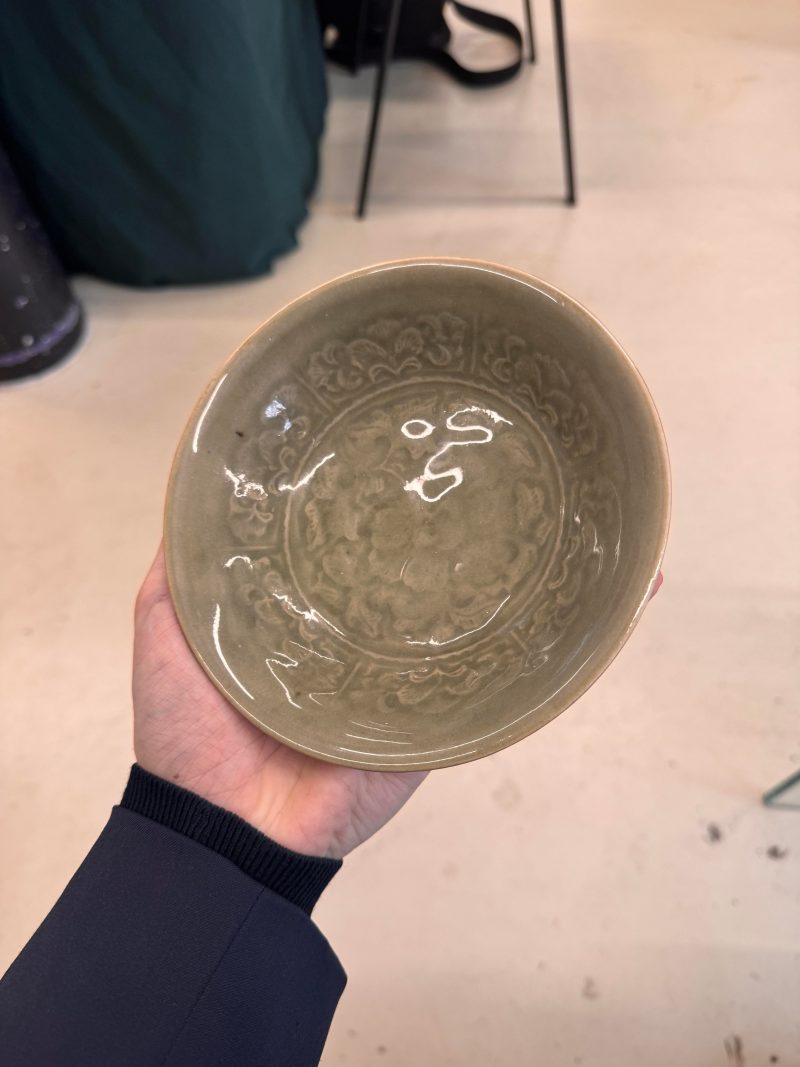 北宋 耀州窯青釉刻花牡丹紋盌 | Santos Collection | A Chinese Yaozhou celadon 'peony' bowl, Northern Song dynasty - 图3