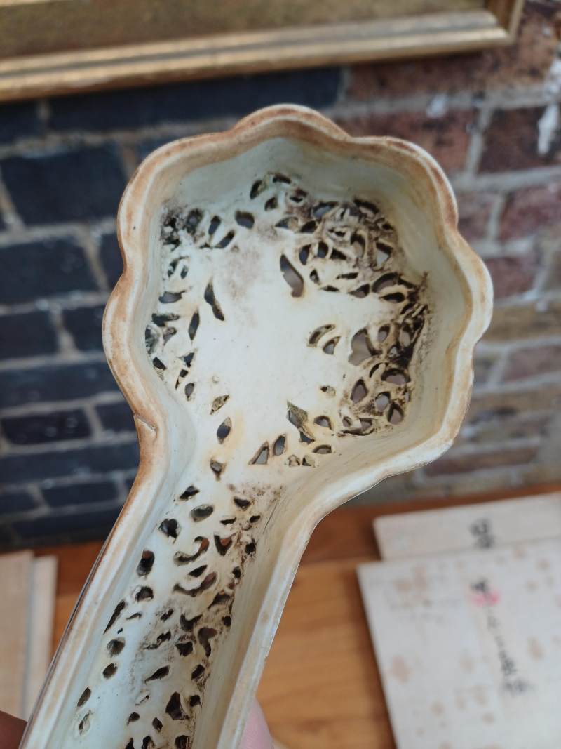 清十八至十九世紀 青花如意形蓋爐 《大清乾隆年製》款 | A Chinese blue and white sceptre-shaped censer and cover, Qing dynasty, 18th-19th century - 图27