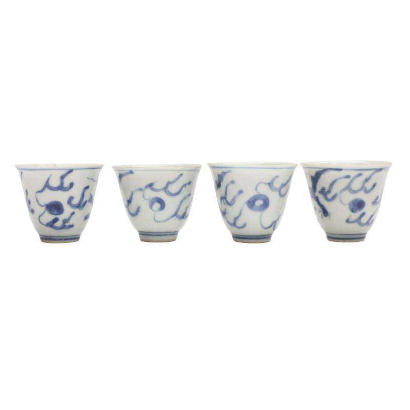 十七世紀 哈徹號沈船出水 青花龍紋酒盃一組四件 | A set of four Chinese blue and white wine cups from the Hatcher Cargo, 17th century - 图12