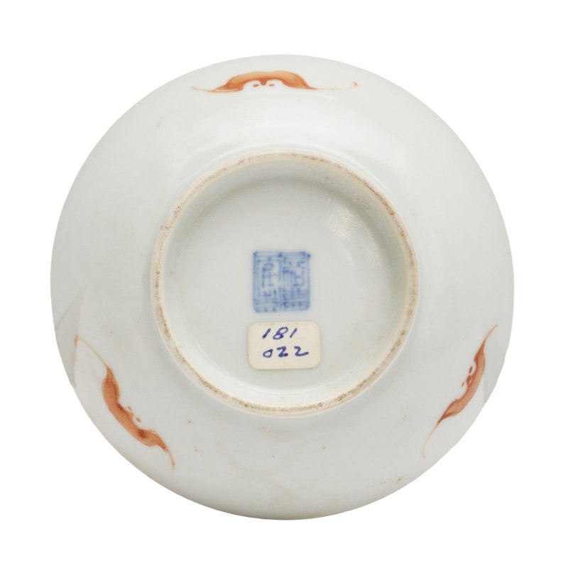 十九至二十世紀 鬪彩圖盌 及 礬紅圖碟 一組兩件 | A Chinese doucai bowl and an iron-red saucer, 19th-20th century - 图3