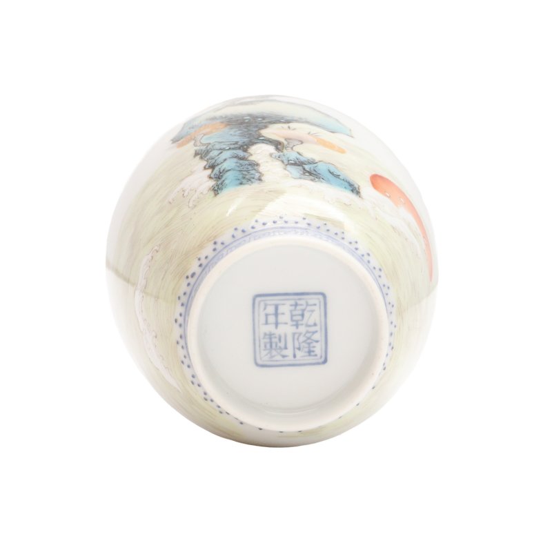 民國 粉彩蒼鷹棲樹圖瓶 《乾隆年製》款 | A Chinese famille-rose 'hawk' vase, Republic period - 图3
