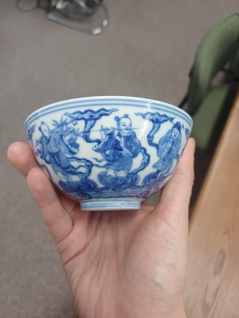 清同治 青花八仙過海圖盌 《大清同治年製》款 | A Chinese blue and white 'Eight Daoist Immortals' bowl, Qing dynasty, Tongzhi period - 图10