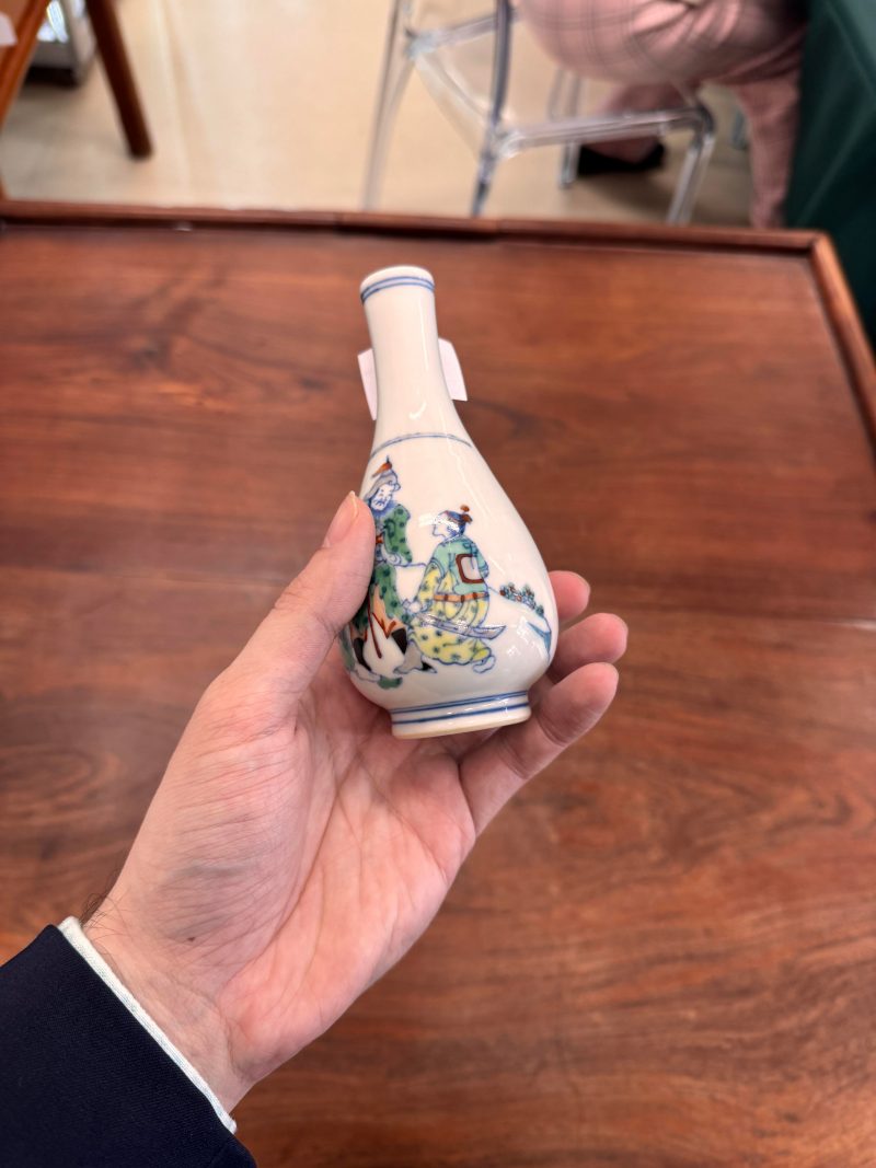 清 鬪彩人物故事圖瓶 《大清雍正年製》款 | A small Chinese doucai 'figural' vase, Qing dynasty, Yongzheng mark - 图13