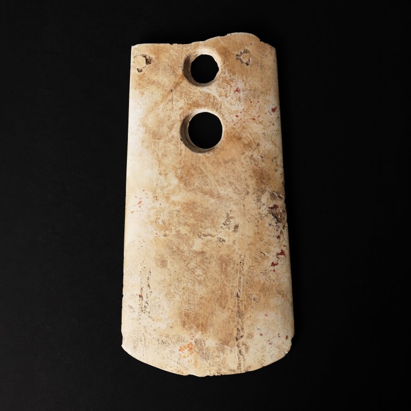 十九/二十世紀 仿古玉雕簠 | A large Chinese archaistic carved jade fu, 19th/20th century